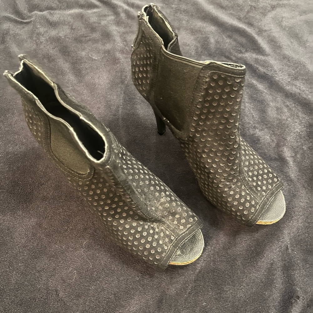 Vera Wang heels